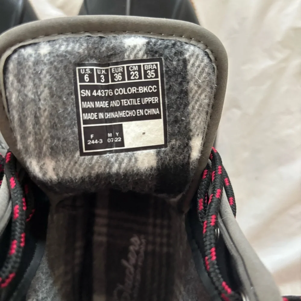 NWOT Skechers Arch Fit Pond Lil Puddles Boots Black Gray SZ 6 Y
